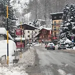 Petit Maison -